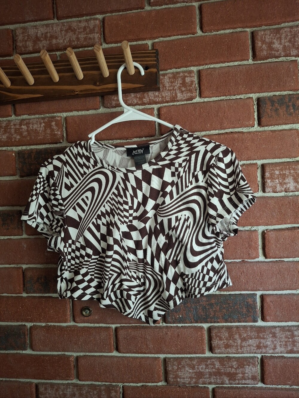 Just Polly. Brown White Psychedelic Print Cropped Top